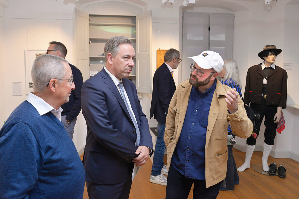 Eberhard Brunel-Geuder, Landrat Alexander Tritthart und Kurator Dr. Alexander Racz